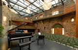 Taggenbrunner Festspiele: Der überdachte Innenhof ist heute Konzertsaal.