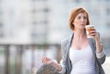 Wissenschaftlich belegt: Warum Raucher mehr Koffein brauchen als Nichtraucher