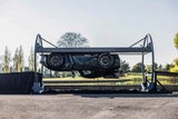 ine spezielle Plattform drehte das Fahrzeug auf den Kopf.