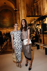 Emma Roberts und Mary Beth Barone