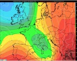 Die Großwetterlage am Donnerstag (ECMWF Modell). Das Tief über dem Mittelmeer/Norditalien ist gut zu erkennen.&nbsp;