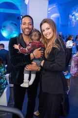 Cesar Sampson mit Ehefrau Frederica und Sohn Dion
