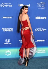 Neuer Naked-Dress-Trend: Stars machen entblößten Po zum Fashion-Statement