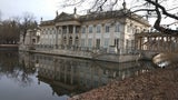Łazienki-Parkmit dem gleichnamigen Schloss - lädt zum Spazierengehen ein.