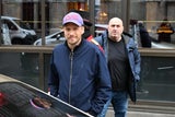 Oliver Pocher zeigte sich gut gelaunt vor dem Hotel Sacher.&nbsp;