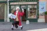 Sie gehört zu Salzburg die Mozartkugel der Confiserie Holzermayr.
