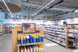 Im BILLA PLUS Markt in Amstetten befindet sich Österreichs erste BILLA PLUS Beauty Zone auf rund 200 m2 und bietet knapp 9.000 Drogerieartikel für den täglichen Bedarf.