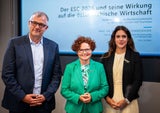 &nbsp;Leiter Regionale Wirtschaftspolitik und Außenwirtschaft, EcoAustria Wolfgang Schwarzbauer, Staatssekretärin für Tourismus Elisabeth Zehetner und Monika Köppl-Turyna, Direktorin des Wirtschaftsforschungsinstituts EcoAustria.