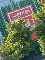 Betten Reiter: Auffällige Werbung beim ehemaligen kika/leiner in Wien West.