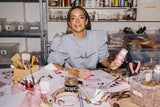 Die Limited Edition des innovativen Skincare-Sprühsystems von Ioniq Skincare trägt nicht nur den coolen Marina Hoermanseder-Style. Ab sofort um 199 Euro erhältlich unter ioniqskin.com &nbsp;