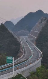 So spaltet China Berge für die höchste Brücke der Welt