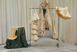 Am Morgen nach der Show lud Zalando die Gäste zu einem Re-See der Kollektion von IAMISIGO ein, um einen vertieften Einblick in die Geschichte, die Handwerkskunst sowie die lokal bezogenen Materialien zu ermöglichen, aus denen die aufwendigen, handgewebten Designs gefertigt werden. 