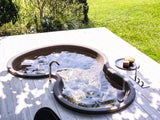Entspannung bei jedem Wetter – der Hot Tub von Koller sorgt das ganze Jahr über für wohlige Wärme und echtes Wellness-Feeling im eigenen Garten. Ab 3.999 Euro,  whirl.rkoller.com&nbsp;&nbsp;