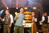 Roman Gregory beim Bieranstich