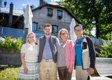 Alexandra und Helmut Pirchmoser, Hüttenwirte der Speckbacherhütte, Landeshauptfrau Johanna Mikl-Leitner und der Bürgermeister von Schottwien, Wolfgang Ruzicka. 