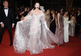 Julia Fox erntete 2024 für ihre skurrilen Cannes-Looks viel Kritik.