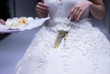 Weltrekord: Skurriles Tortenkleid kann man essen UND anziehen