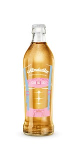 Designerin Marina Hoermanseder bringt Almdudler „Oktoberfest Edition“ auf die Wiesn
