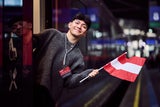 JJ mit neuem Tattoo am Weg zum Song Contest Sieg - 9 Stunden mit der Bahn