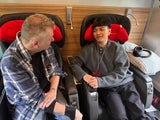 JJ mit neuem Tattoo am Weg zum Song Contest Sieg - 9 Stunden mit der Bahn