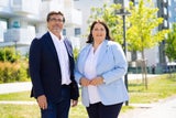 Christian Bartok, Bereichsleiter der MieterHilfe und Wohnbaustadträtin Kathrin Gaàl