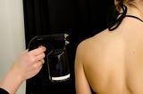 Sommerbräune ohne Sonnenbad: Das sollten Sie über Spray Tanning wissen
