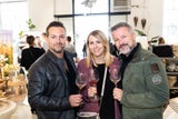 Christian Walter, Ulrike und Mario Hausecker beim entspannten Kosten.