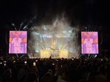 "Kopfüber"-Robbie Williams lässt Klagenfurt ausflippen