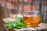 Schlank durch den Herbst: Diese Teesorten helfen beim Abnehmen