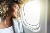 Kaum jemand weiß es: Deshalb ist Sonnencreme im Flugzeug ein Muss!