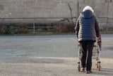 Rollator-Lady Kette von Hals gerissen