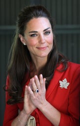 Look kopiert! Königin Camilla nimmt sich Prinzessin Kate zum Stilvorbild