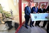 "Übergabe eines neuen Panda-Paars"