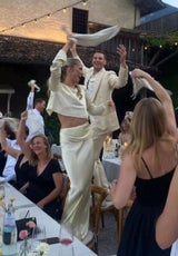 Traumhaft! Anika Neuer begeistert in Edel-Brautkleid