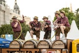 Blasmusik, Schuhplattler, Volksliedgruppen und Rockbands sorgen für ein abwechslungsreiches Programm.