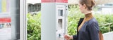 Weitere Fahrkarten-Automaten werden installiert.