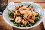 Genussmomente: Feinste Meeresfrüchte auf Salat.