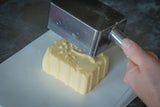 Die Spar Premium Sennerei-Butter wird nach traditioneller Butterung im Butterfass sorgfältig per Hand in der Modl ausgeformt.