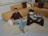 Ihr Lieblingsplätzchen ist das Bouclé-Sofa im trendigen Braunton, das Vera van Erp ebenfalls bei Westwing ergatterte.&nbsp;&nbsp;