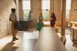 "And Just Like That": Carrie Bradshaw trägt Dirndl von Austro-Designerin Lena Hoschek in neuer Folge