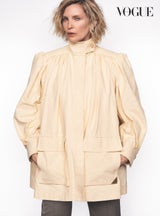 <spunQ:LinkButton linktext="Vogue.de" linkurl="https://www.vogue.de/artikel/nadja-auermann-vogue-coverinterview-mai-2025" linktarget="_self" linktargetname="" />
