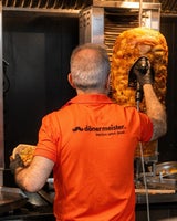 Gratis Kebap für alle: Dönermeister eröffnet vor der Staatsoper