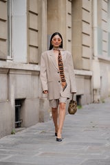 Hot Office Summer: Trendige Bürolooks für '30-Grad'-Tage