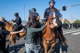 Schwere Krawalle in LA: Soldaten gehen gegen Demonstranten vor