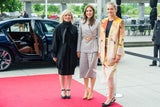 Bricht Königin Mary mit diesen Trend-Hosen das royale Stilprotokoll?