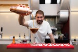 Dominik Lassnig zaubert spannende Cocktails.