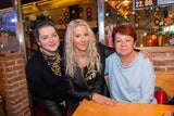 Simone Lugner mit Schwester Sonja und Mama Eva