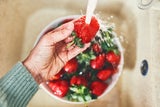 Erdbeeren richtig lagern: Mit diesen Tricks bleiben sie länger frisch