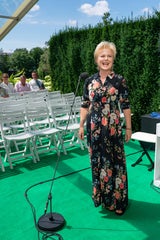 Ildiko Raimondi sang der Jubilarin ein Ständchen.