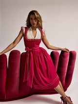 Die gebürtige Tirolerin kreiert seit 2017 Trachtenlooks für Krüger Dirndl.&nbsp;